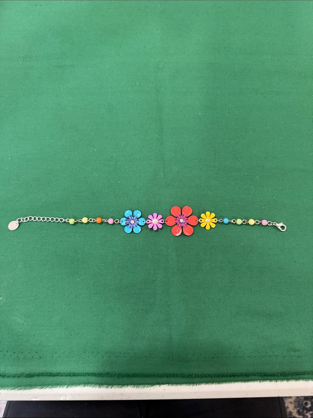 Pretty Claire’s Floral Bracelet W/Vibrant Flowers Silver Chain. 64B